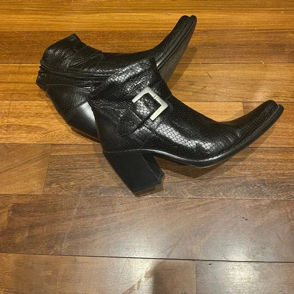 Authentic Freelance Black Leather pointed toe boots Size 36/6 mint condition - Picture 4 of 15